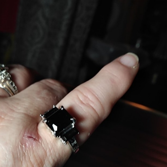 Ring - Picture 3 of 4